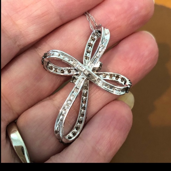 Diamond cross necklace 2 ct. - Picture 5 of 10